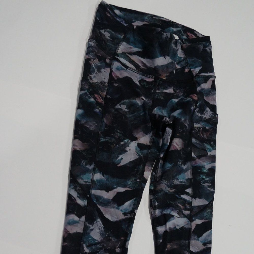 Lululemon‎ Legging With Pockets  Size 4.